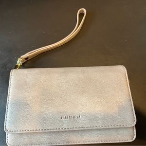Nuoku wristlet